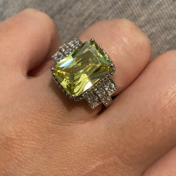 New 925 Sterling silver emerald Ring - Picture 3 of 6